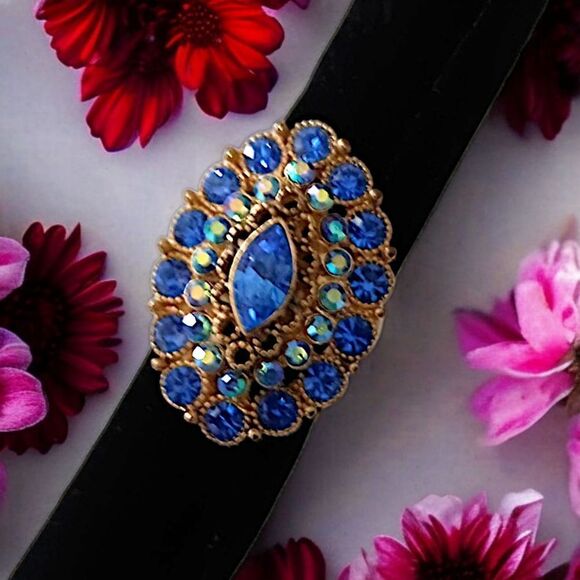 Rhinestone Large Cocktail Ring 6.75 Gold Tone Statement Medieval Mermaid Fairy. - Picture 15 of 16